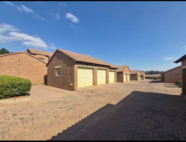 2 BEDROOM APARTMENT FOR SALE IN MOOIKLOOF RIDGE ESTATE